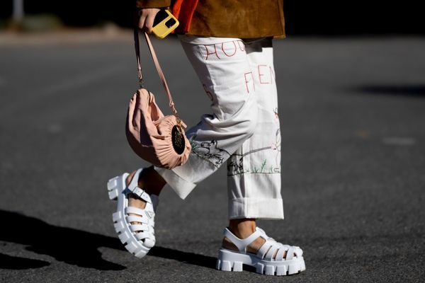 Chaussures plates quels modeles sont in et out ce printemps Elle