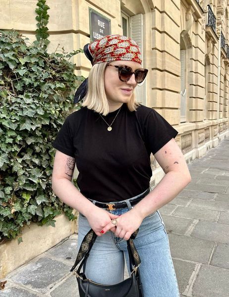 Foulard accroché sales au sac