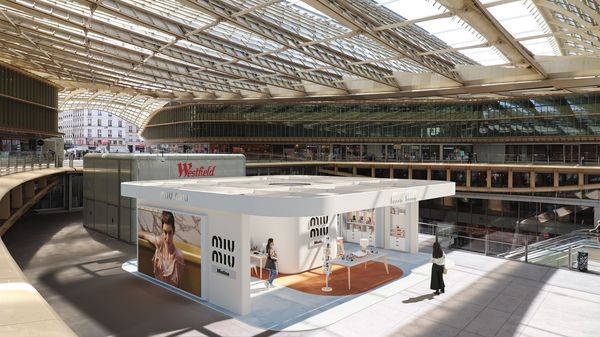 FR27837 CREA PRADA & MIU MIU - STAND - VISUEL 2 V1