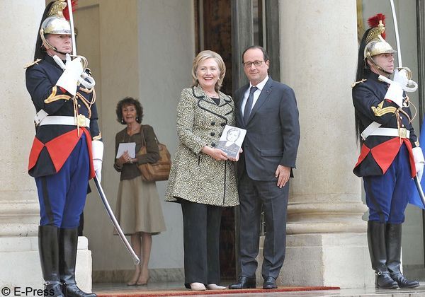 De passage en France, Hillary Clinton fait durer le ...