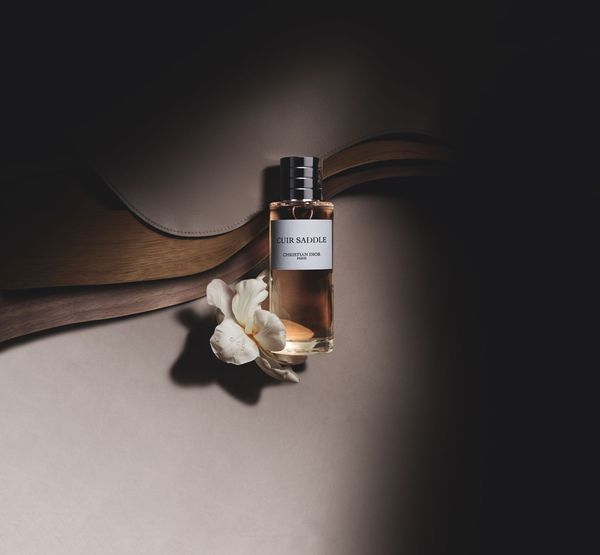 LA COLLECTION PRIVEE CHRISTIAN DIOR CUIR SADDLE - MOOD -CREDIT PHOTO CHRISTIAN DIOR PARFUMS (2)