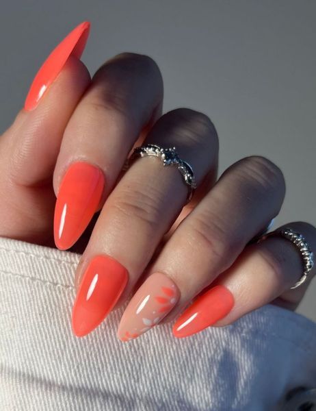 Coral manicure