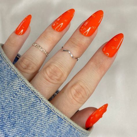 The pop orange manicure