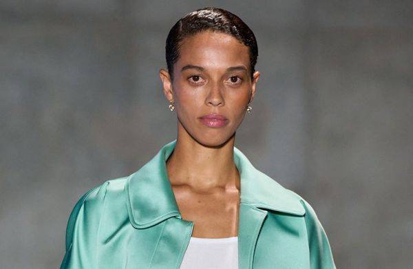 La tendance « mochi makeup » vue sur les podiums, promet moins de maquillage mais toujours plus d'éclat