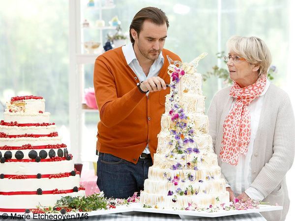 Mounir Le Meilleur Patissier Sur M6 Bluffe Avec Ses Patisseries Exotiques Elle A Table