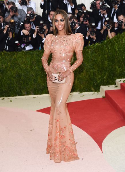 Voici les 4 robes les plus cheres jamais portees au Met Gala Elle