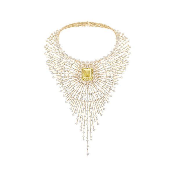 Packshot---Monsieur-Fred-Golden-Light,-transformable-necklace-in-yellow-gold,-set-with-the-101.57-carat-Soleil-d’Or-yellow-diamond,-white-and-yell...