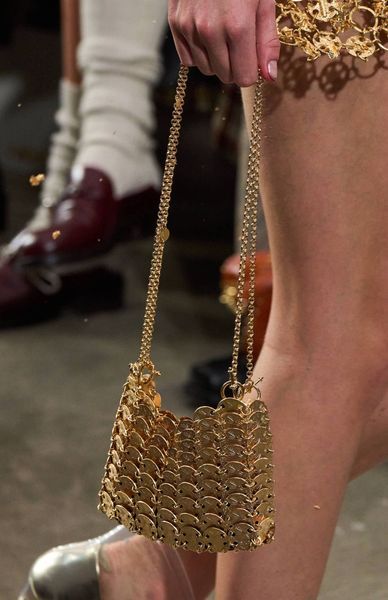 Rabanne devoile le sac le plus cher du monde lors de son defile printemps ete 2025 Elle
