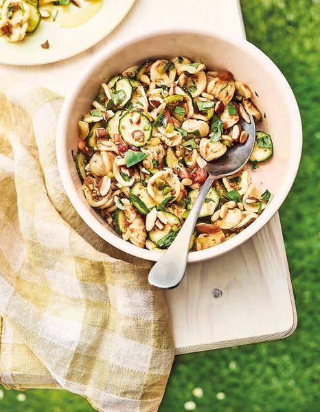 Salade-de-pates-aux-tomates-confites-et-courgette