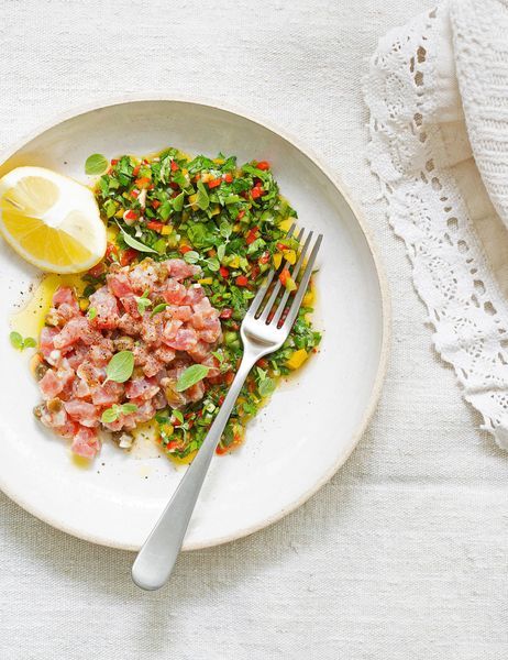 Tartare-de-thon-et-chimichurri-de-poivrons