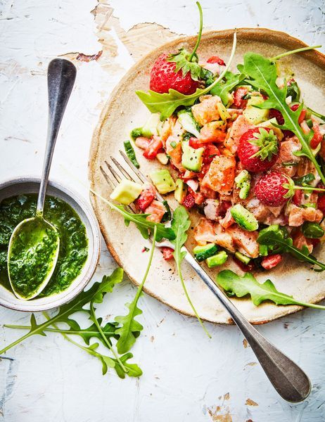 Tartare-de-truite-aux-fraises-et-huile-de-roquette