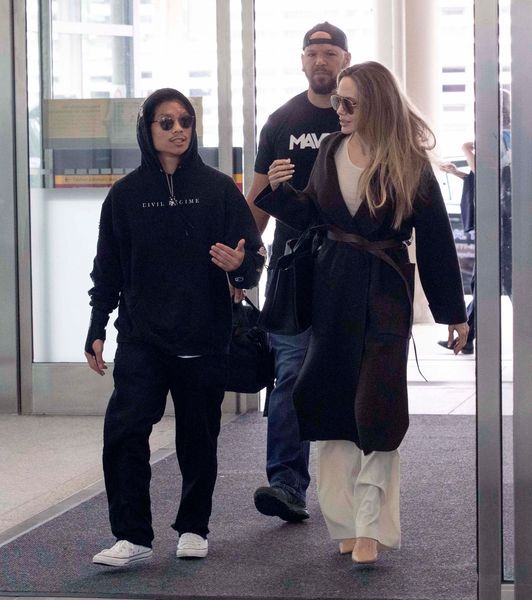 Angelina Jolie porte le manteau minimaliste le plus chic de la rentr?�e - Elle