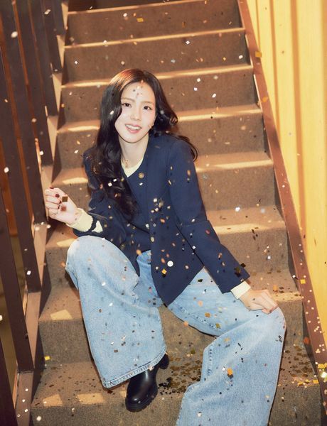 Tommy-Hilfiger_WI25-Campaign-Imagery_WI25_JISOO_LADY_JACKET_CONFETTI_RGB