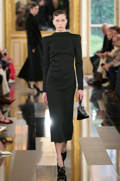 Robe Noire UNE SAISON A PARIS - Taille 40 - Occasion Très Bon état - Robe élégante Simple