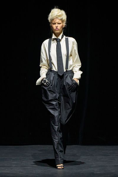 ELLE Debriefe - Fashion Week Haute Couture Jour 2 : Pour ou contre les Labubu ? La tendance qui divise aux abords des défilés - Elle