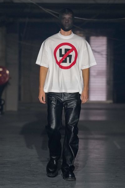 Vetements S26 001