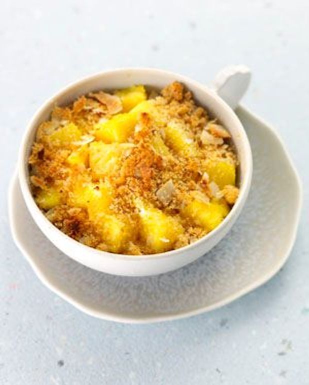 Crumble ananascoco pour 6 personnes Recettes Elle à Table