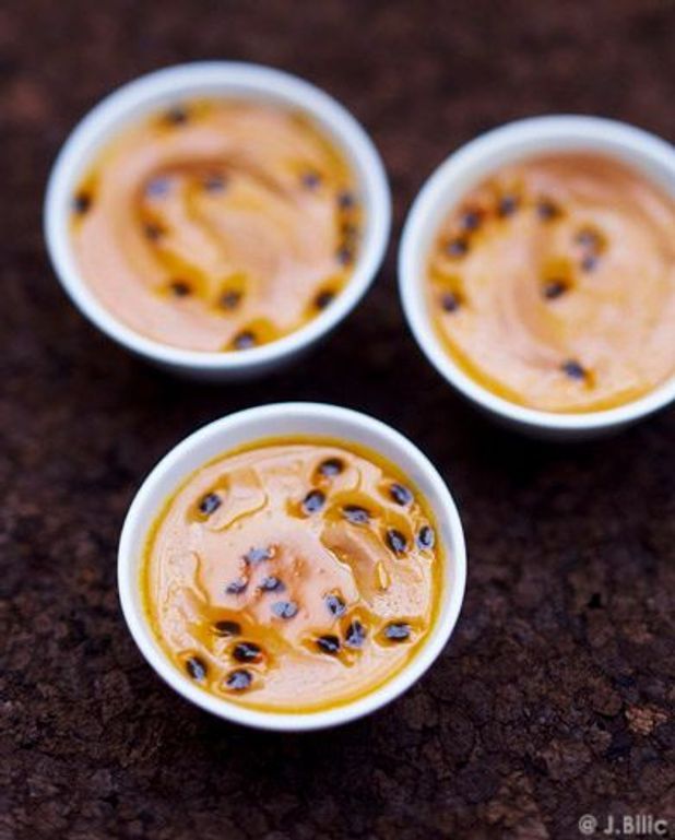Recette Mousse Au Chocolat Fruit De La Passion Mousse Au Chocolat A La Creme Coulis Passion Pour 6 Personnes Recettes Elle A Table