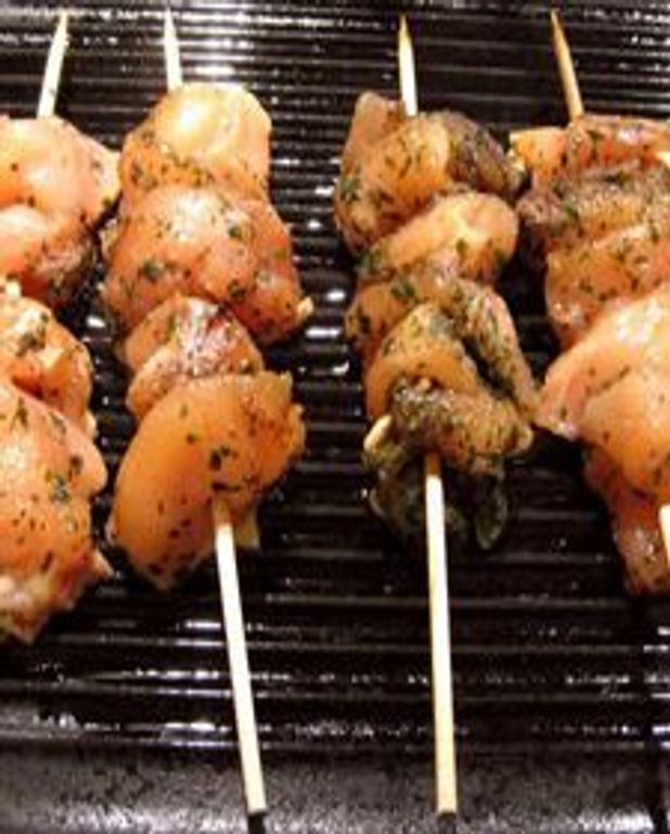 Brochettes de poulet (sauce chasseur) pour 6 personnes Recettes Elle à Table