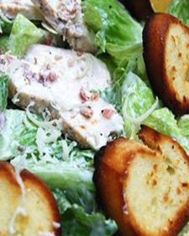 Salade Cesar Au Poulet Grille Croutons Ail Et Citron Pour 4