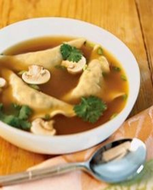 Soupe au poulet et dumplings pour 4 personnes Recettes Elle à Table