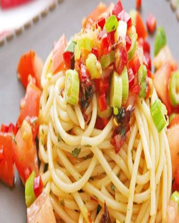 Spaghettis aux légumes sautés pour 4 personnes Recettes Elle à Table