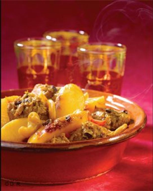 Tajine De Veau Aux Peches D Ici Et Aux Noix De Cajou Pour 4