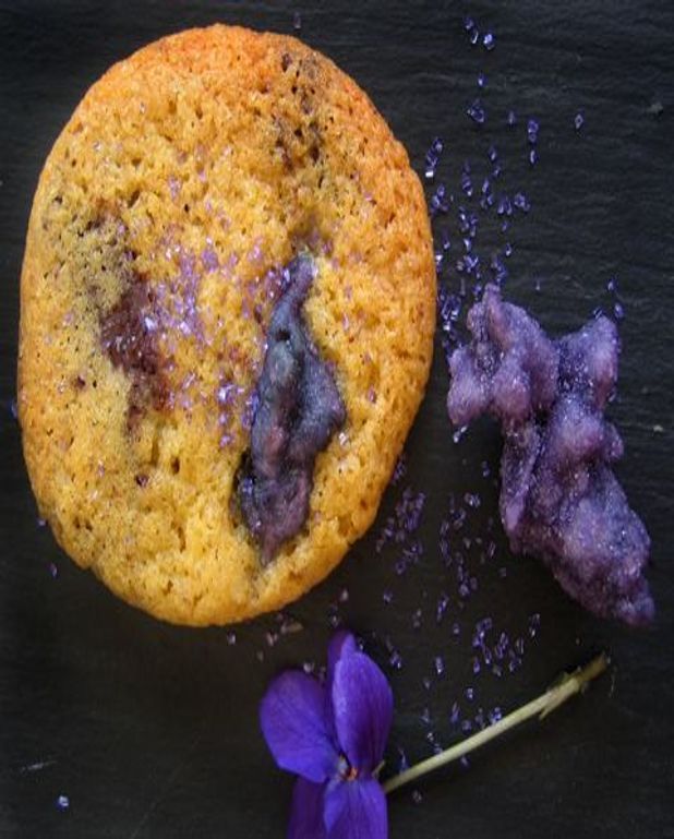 Cookies Aux Pepites De Chocolat Et Aux Violettes Cristallisees Pour 8 Personnes Recettes Elle A Table