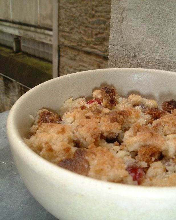 Crumble Rhubarbe Cerise Pour 2 Personnes Recettes Elle A Table
