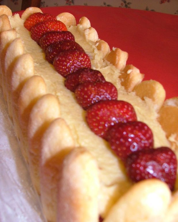 Charlotte Aux Fraises Et Violette Pour 6 Personnes Recettes Elle A Table