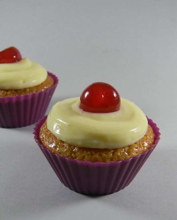 Cupcakes Completement Baba Pour 6 Personnes Recettes Elle A Table