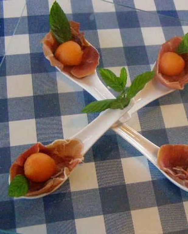Billes De Melon Au Jambon Cru Pour 2 Personnes Recettes Elle A Table