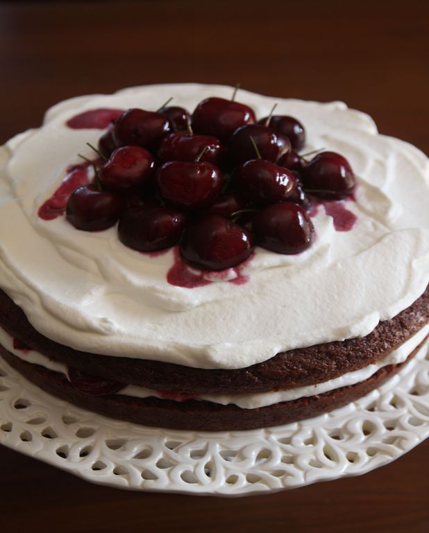 Gateau Au Chocolat Et Cerises Pour 8 Personnes Recettes Elle A Table