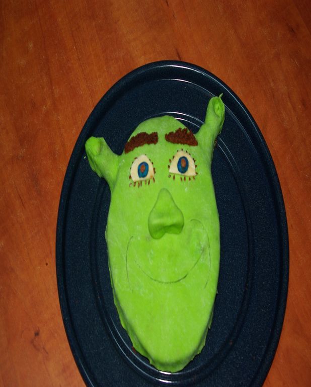 Gateau En Forme De Shrek Pour 6 Personnes Recettes Elle A Table