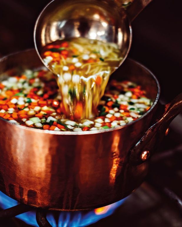 Bouillon de boeuf aux vermicelles du Bouillon Pigalle pour 10 personnes