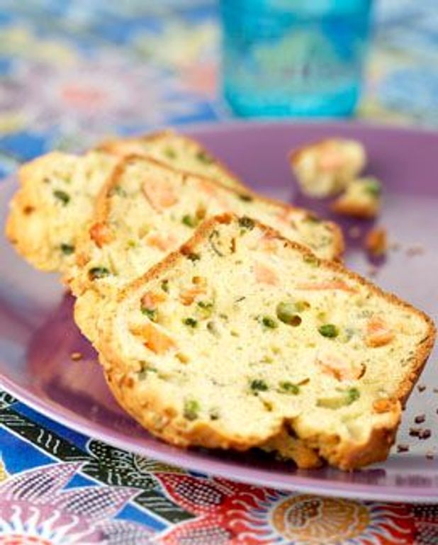 Cake au saumon fumé et petits pois pour 6 personnes Recettes Elle à Table