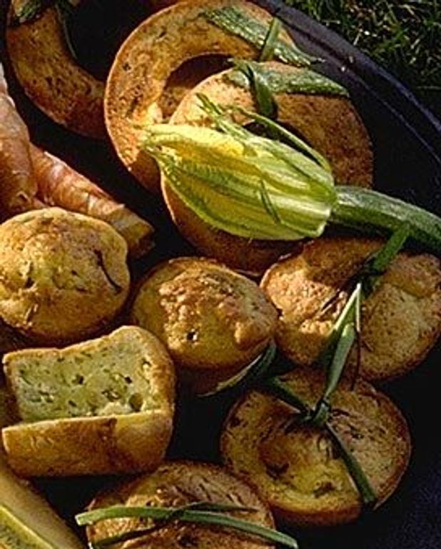 Cake De Courgettes Aux Pignons Pour 4 Personnes Recettes Elle A Table