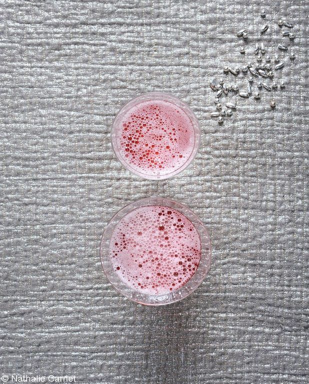 Cocktail au champagne et sirop de rose