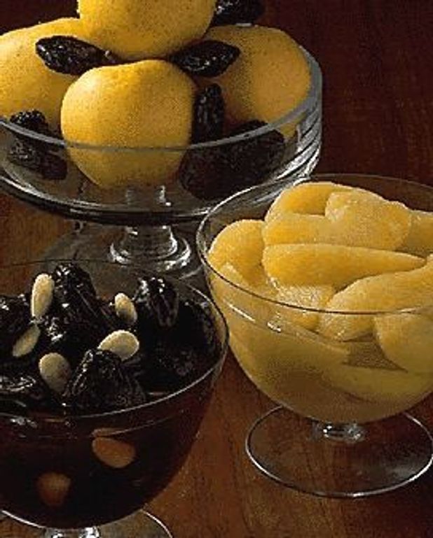 Compote de pruneaux au Porto pour 4 personnes Recettes Elle à Table