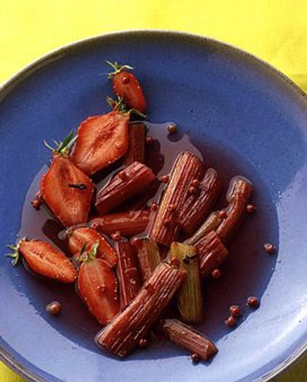 Compote de rhubarbe aux fraises pour 4 personnes Recettes Elle à Table
