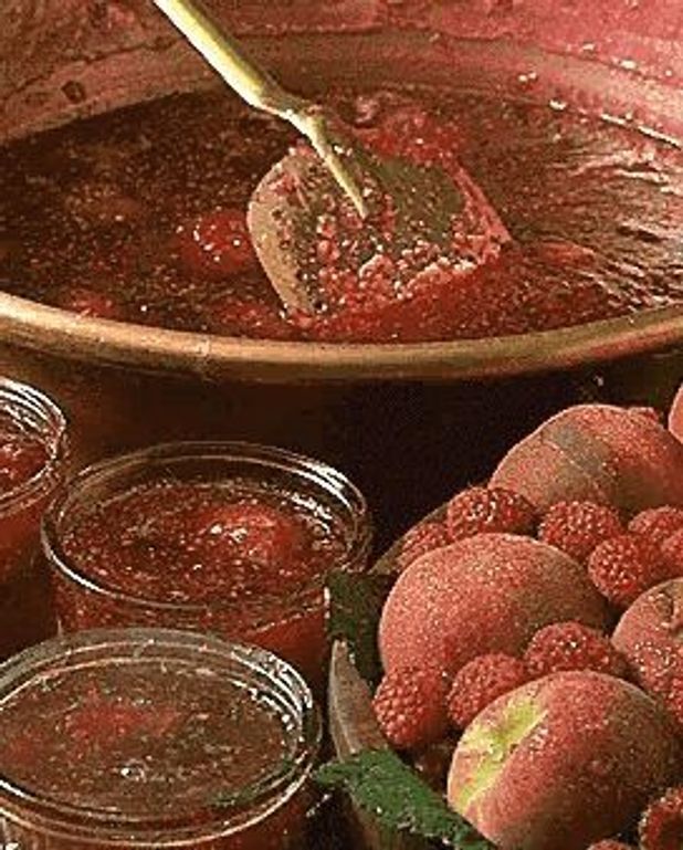 Confiture pêcheframboise pour 6 personnes Recettes Elle à Table