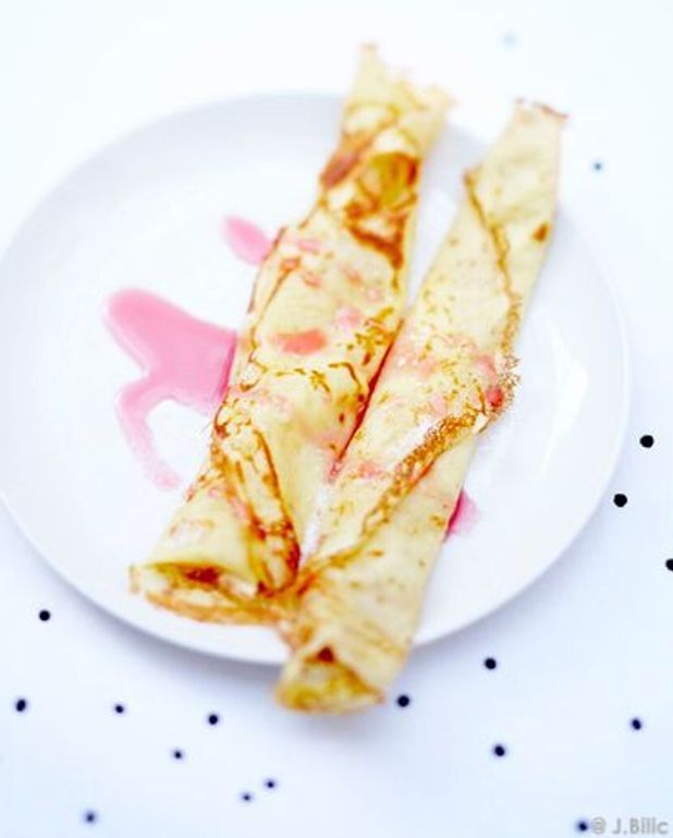 Crepes Et Grenade Au Sirop Pour 15 Personnes Recettes Elle A Table