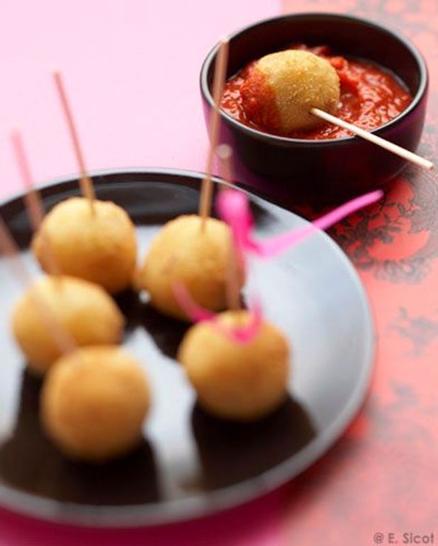 Croquettes jambonfromage et tapenade de pimientos del piquillo pour 6