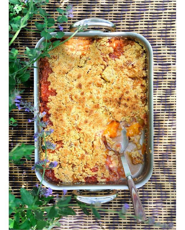 Crumble Peches Abricots Pour 10 Personnes Recettes Elle A Table