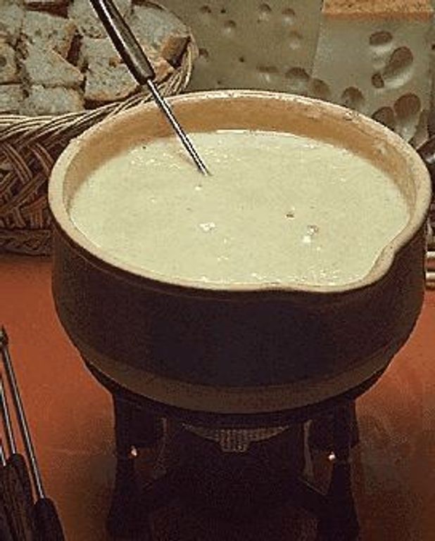 Fondue au fromage pour 4 personnes Recettes Elle à Table