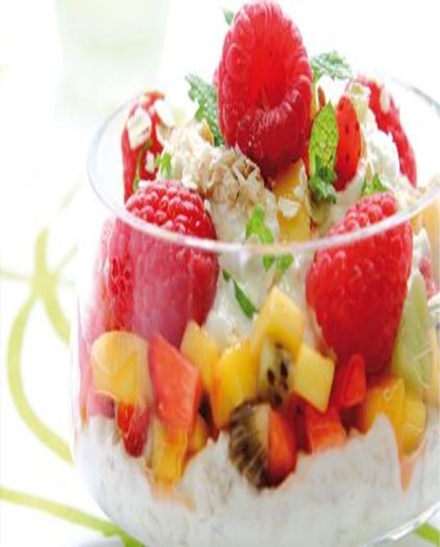 Fromage blanc aux flocons d'avoine, salade de fruits frais ...