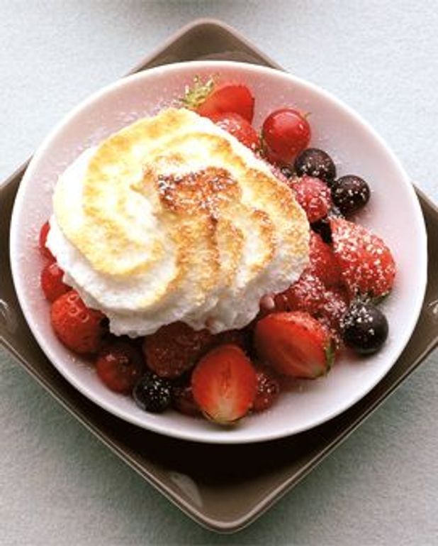 Fruits rouges et meringue légère pour 4 personnes Recettes Elle à Table