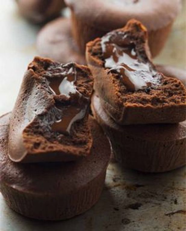 Gateau Au Chocolat Indemoulable Pour 6 Personnes Recettes Elle A Table