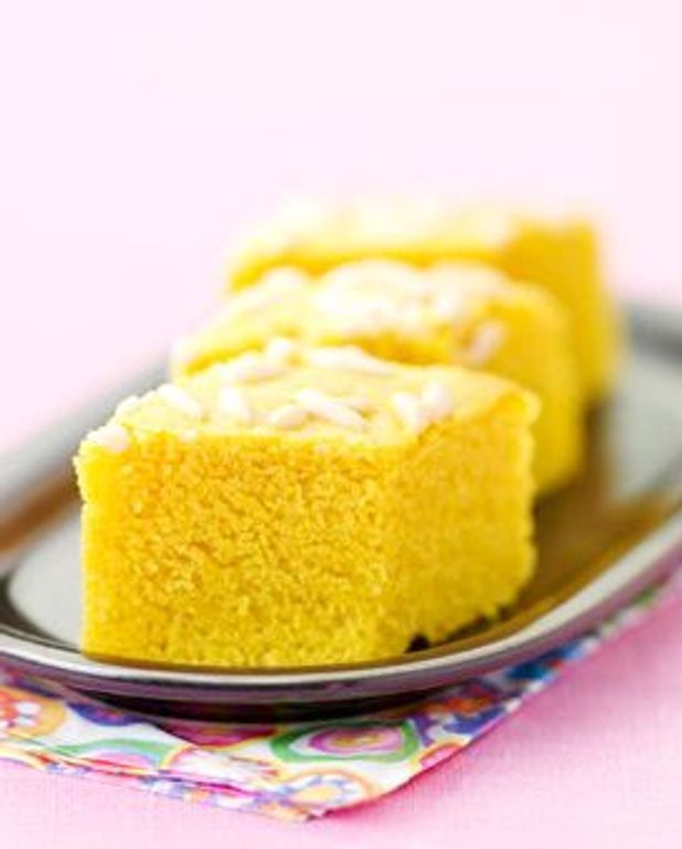 Gateau De Semoule Safrane Pour 4 Personnes Recettes Elle A Table