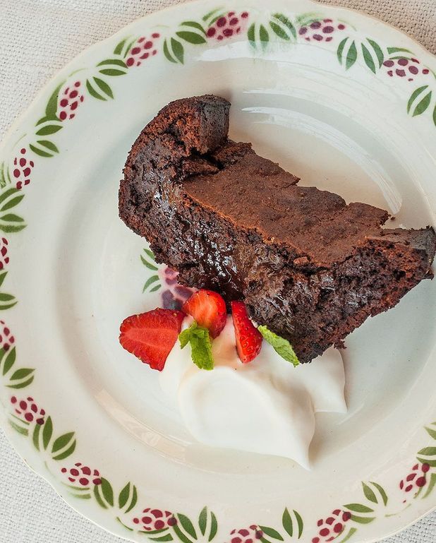 Gateau De Zoe Au Chocolat Noir Et Creme Fouettee A La Fleur D
